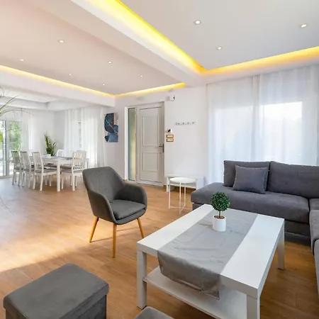 Dana By Ялиссос